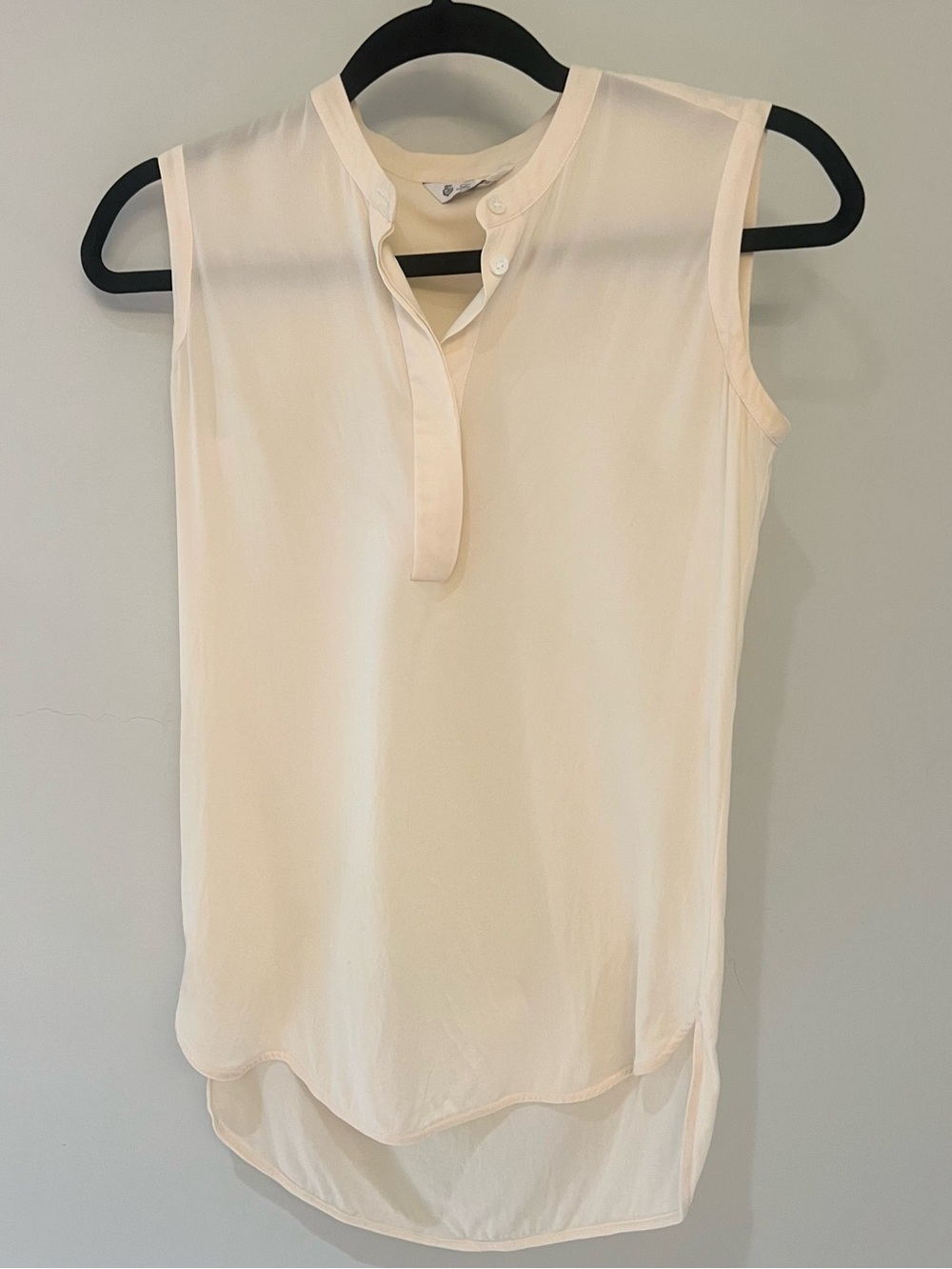 Loro Piana Cream Sleeveless V-Neck Silk Blouse
